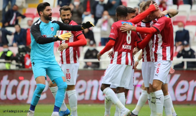 Sivasspor evinde ilk kez kazandı