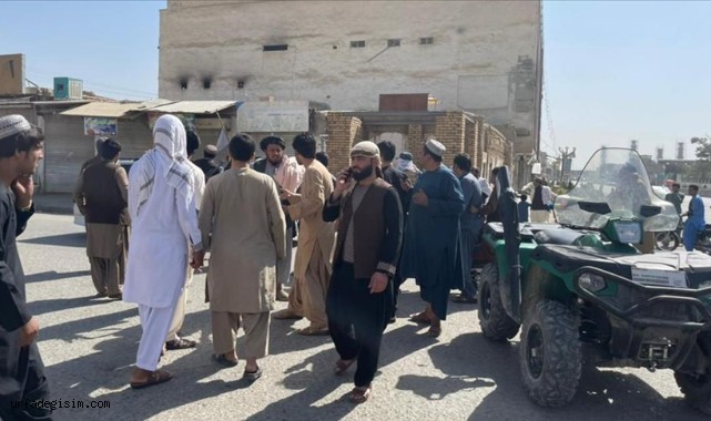Afganistan'da camiye bombalı saldırı! 30 ölü