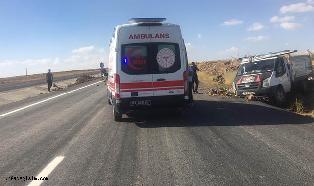 Kamyonet şarampole devrildi! 2 yaralı