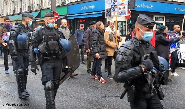 Fransa'da Sarı Yelekliler bir kez daha sokaklarda