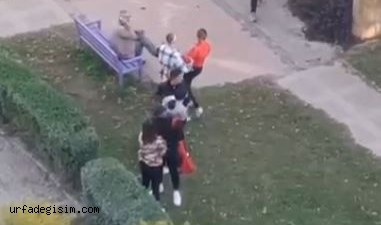 Okul çıkışı kavga eden liseli kızlar