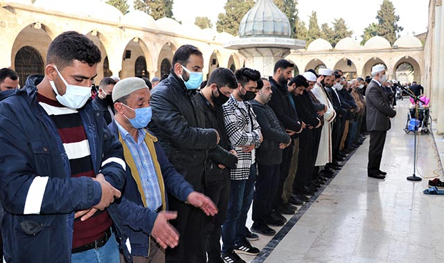 Sezai Karakoç için gıyabi cenaze namazı