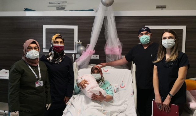 Urfalı aile 15 yıl sonra bebek sahibi oldu
