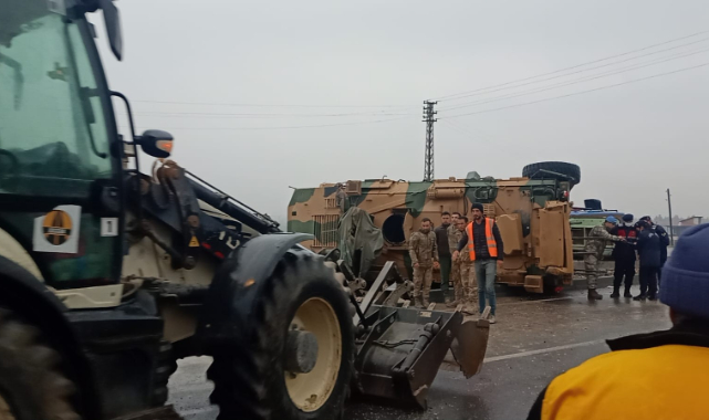 Zırhlı askeri araç devrildi; 3 asker yaralı