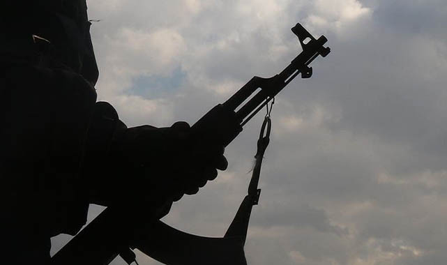 ABD, YPG'lilere silah eğitimi başlattı!