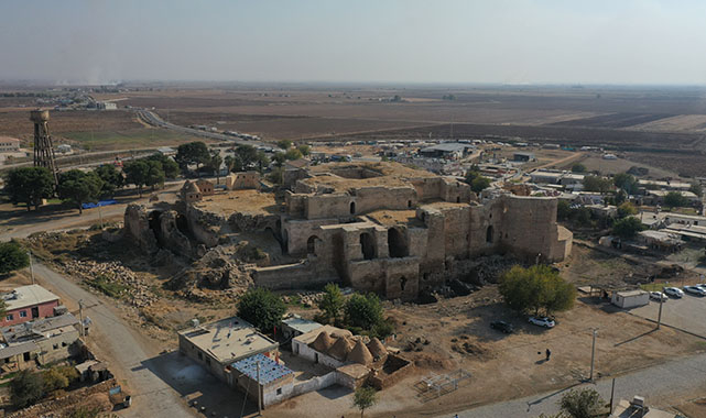 Harran Sarayı'nın 9 asırlık salonu gün yüzüne çıkarıldı