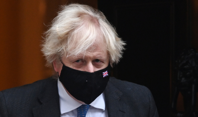 Johnson'dan İngiltere için kısıtlama sinyali