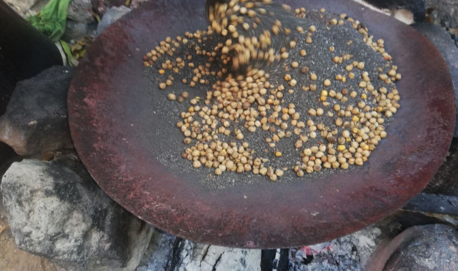 Kumda kavrulan leblebi ilgi görüyor