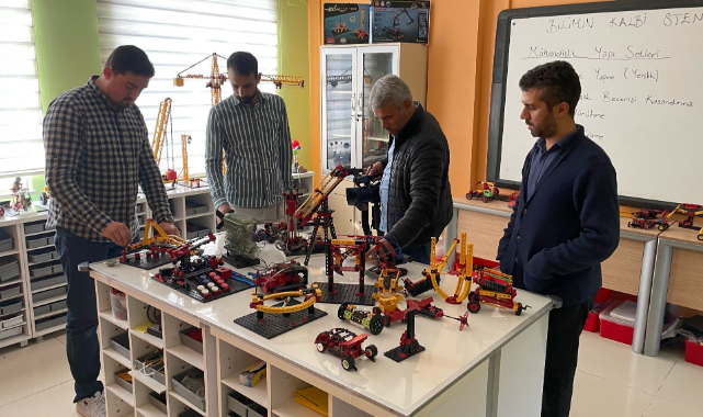 Öğretmenler köydeki öğrencileri teknolojiyle buluşturuyor