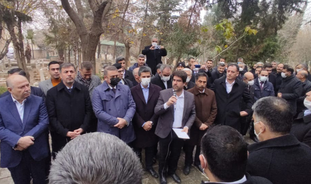Akif İnan, Mezarı Başında Anıldı