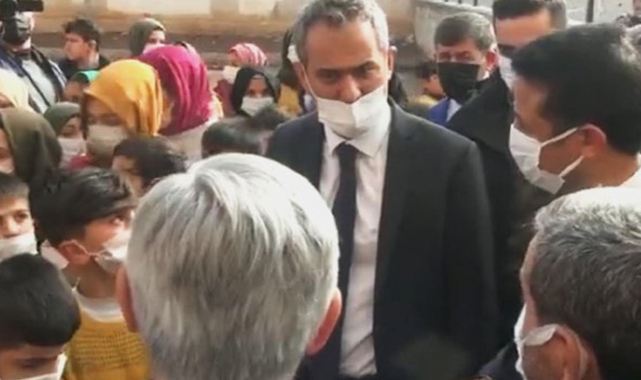 Bakan Özer Urfa’daki müdürleri azarladı!