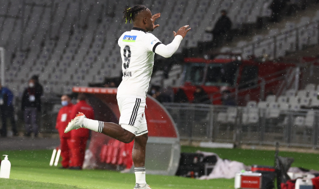 Batshuayi seriye bağladı
