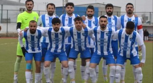 Bozova Belediyespor liderin peşini bırakmıyor!