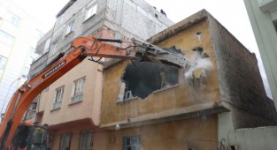 Haliiye’de metruk yapılar yıktırılıyor