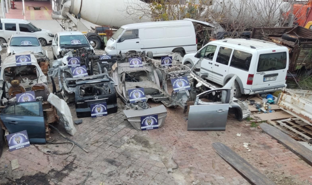 Araçları parçalarken yakalandı
