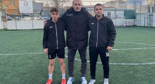 Baba - oğul aynı takımda top koşturuyor!