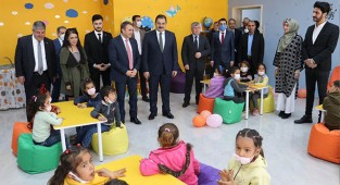 “Bir Fırça, Bir Çatı”