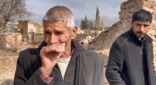 Elini kaval gibi kullanıyor!