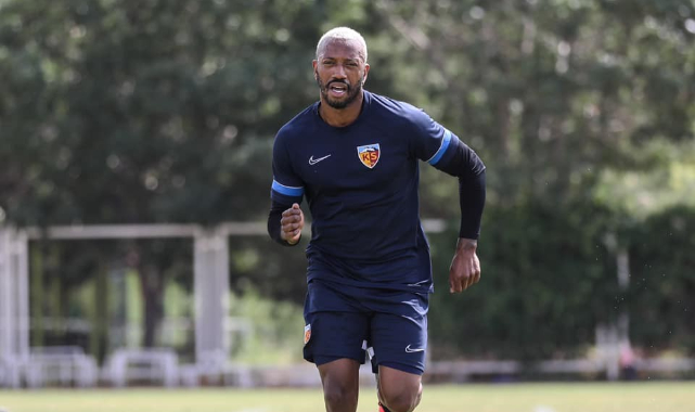 Fernandes Yunanistan'a transfer oldu