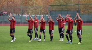 Karaköprü Belediyespor 3 puanla döndü