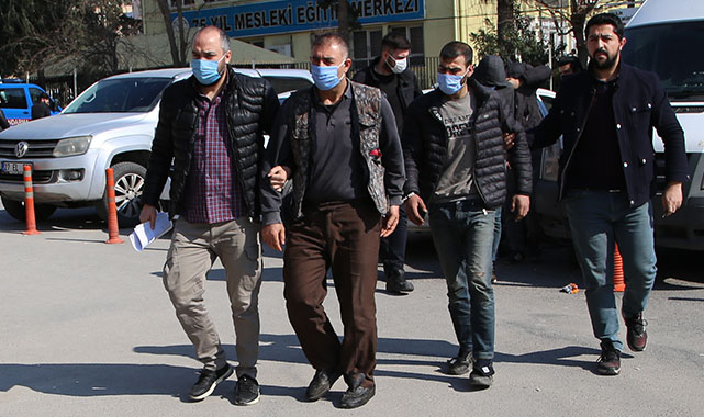 Urfa’da 3 kişi çalıntı minibüsle yakalandı