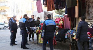 Zabıta, kaldırım işgaline izin vermedi!