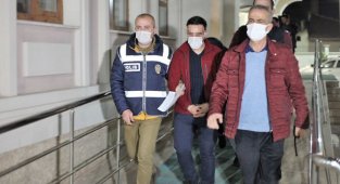 Duvarı delip kuyumcu soydu!