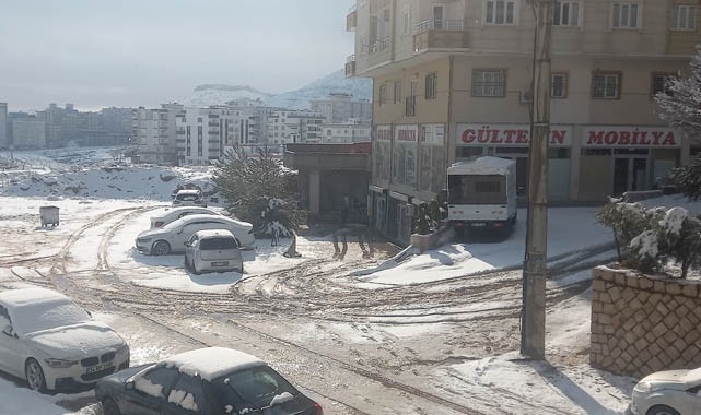 Kar bahar dinlemiyor