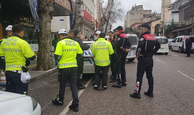 Kucağında çocukla araba kullanan kişiye ceza!