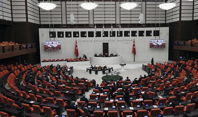 Meclis seçim barajı için mesai yapacak