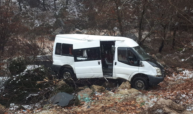 Öğrenci servisi devrildi! 10 yaralı