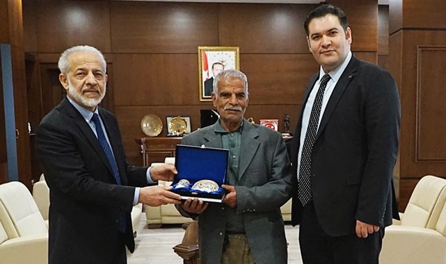 Rektör Çelik temizlik personelini  makamında ağırladı!