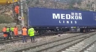 Tren vagonu raydan çıktı!