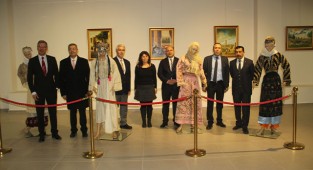 Yöresel takı ve kıyafetler müzede sergilendi!