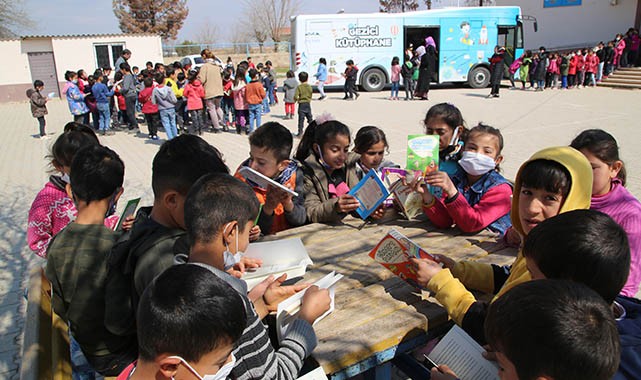 4 yılda 100 bin öğrenci kitapla buluştu