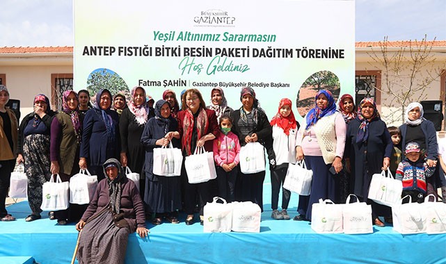 Antep'te fıstık için çiftçilere ilaç ve besin desteği
