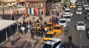 İl Göç İdaresine saldıran 15 kişi gözaltına alındı!