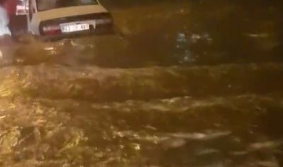 Şanlıurfa sağanak yağış hayatı felç etti