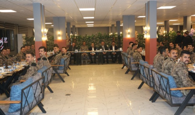 Urfa'ya gelen Aktaş, polislerle sahur yaptı