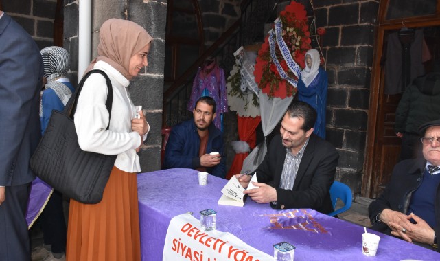 Yazarlar imza gününde bir araya geldi