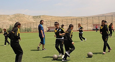 Güneydoğu'da kadınların futbola ilgisi artıyor!