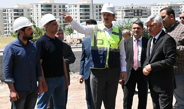 Vali Ayhan, okullarda inceleme yaptı