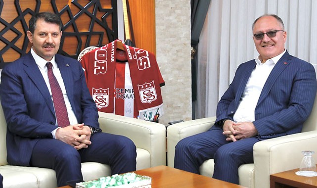 Yeni Urfa Valisi veda ziyaretlerini sürdürüyor