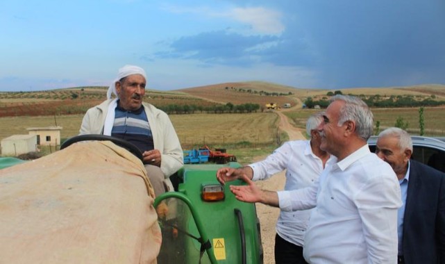 Çiftçi eski günleri mumla arıyor!