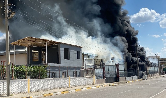 Diyarbakır’da kozmetik fabrikasında yangın: Yaralılar var