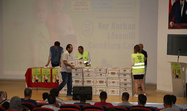 LÖSEV vakfı hasta yakınlarına et dağıttı!