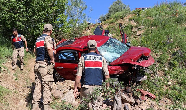 Otomobil şarampole yuvarlandı! 2 ölü, 3 ağır yaralı