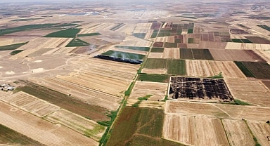Suruç’ta toplulaştırılan arazilerde yol çalışması