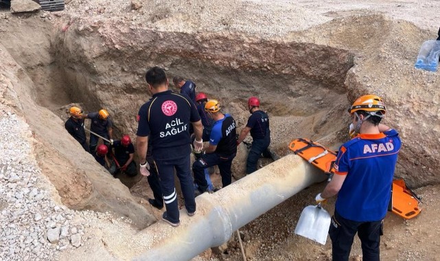 Toprak altında kalan işçi hayatını kaybetti