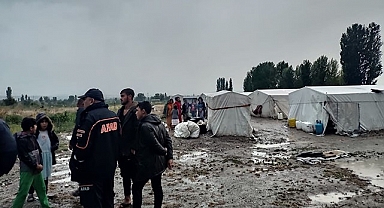 Urfalı işçilerin çadırları su altında kaldı!